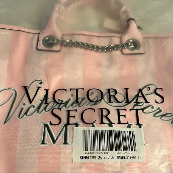 VICTORIA SECRET EXCLUSIVE  MAIMI FASHION SHOW CHAIN TOTE 2025 - Picture 5 of 5